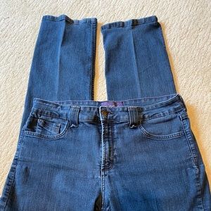 NYDJ SIZE 14. Great cond. Closet staple